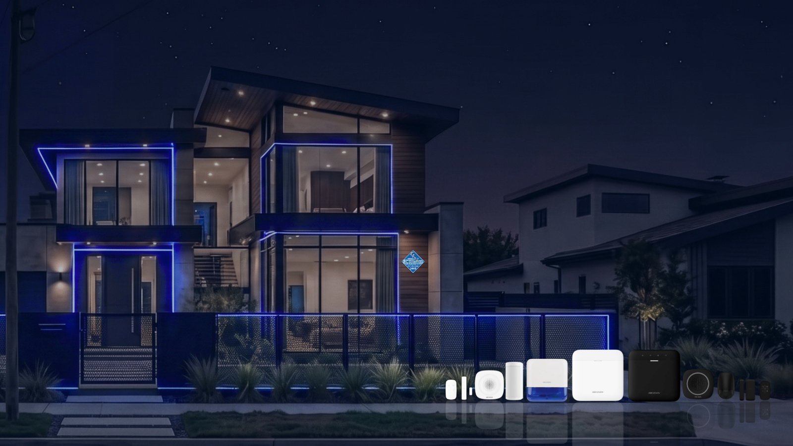 Vivienda con iluminación perimetral y los equipos de alarma Hikvision al anochecer